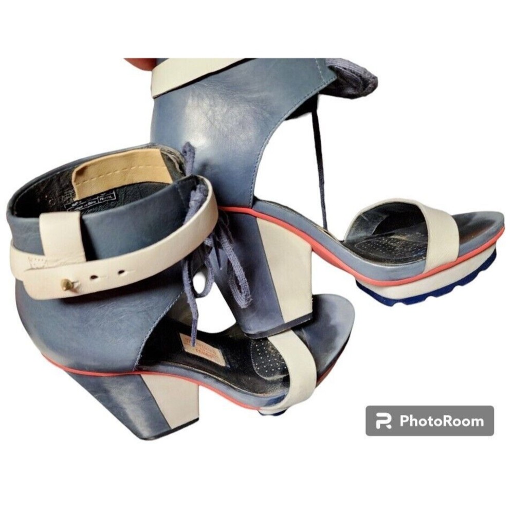 Tsubo Blue and Cream Heels
